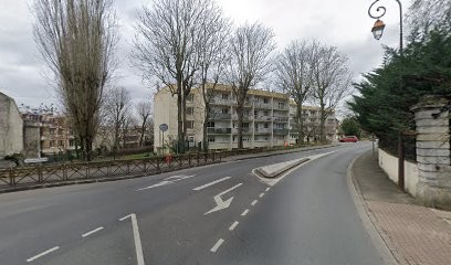 Barbara Cachia - Praticien dentaire équin, Dentiste à Montmorency