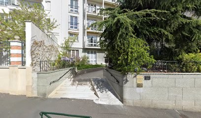 Mesrouze Jean, Dentiste à Puteaux