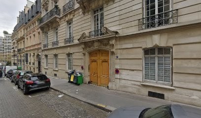 Dr Camille DECROOS - Parodontiste Implantologiste - Paris 16, Dentiste à Paris 16