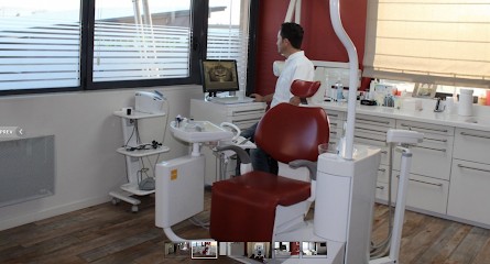 Dr ARNAUD Chirurgien Dentiste, Implantologie, Dentiste à Doubs