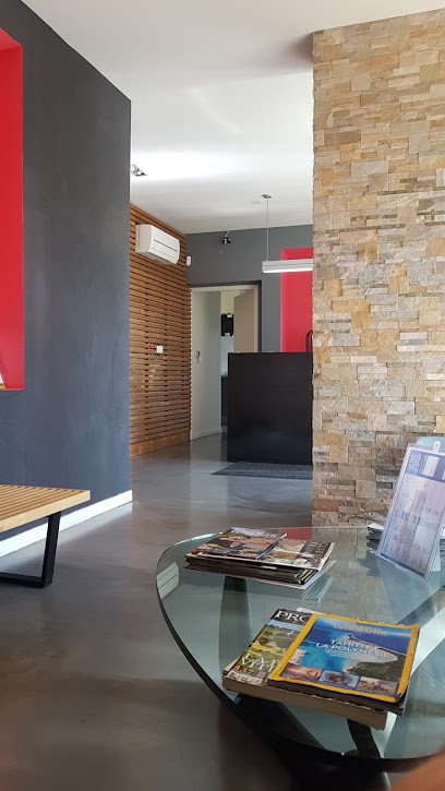 Hui-Bon-Hoa Marc, Dentiste à Varetz