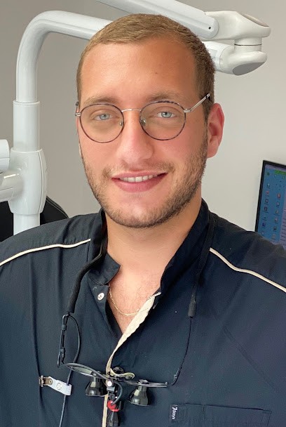 Dr Julien LEVY - Chirurgien Dentiste (Implantologie, Parodontie,Esthétique)-Cabinet des Jardins Saint Maur La Varenne, Dentiste à Saint-Maur-des-Fossés