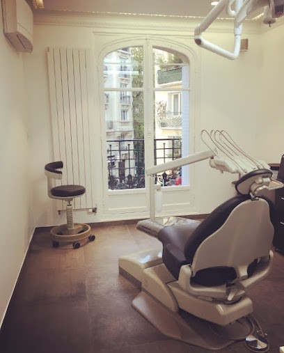 Dr. Orianne HOUËL - Dentiste Paris 18, Dentiste à Paris 18