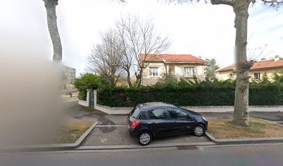 Chatti Slim, Dentiste à Saint-Priest