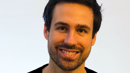 Dr Maxime Fabiani-Severin - Chirurgien-Dentiste Dentiste à Paris 07