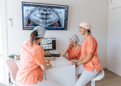 Cabinet dentaire Laennec - Drs SANCHETTE, ENTAKLI, MACÉ & CHABRAND, Dentiste à Six-Fours-les-Plages