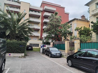 Pillon Pierre-Jean, Dentiste à Menton