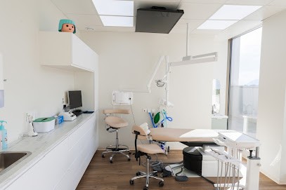 Dr. Houvenaeghel Isidore Maud - Pédodontiste - POP Le Spot Dentaire, Dentiste à La Ciotat