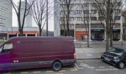 Nguyentan Annie, Dentiste à Paris 13