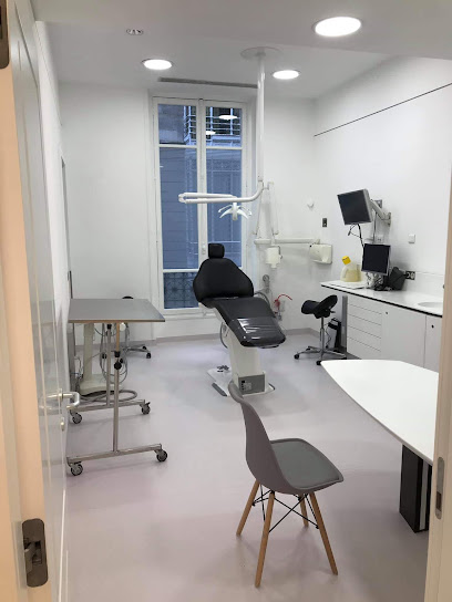 Dr Francesco De Sanctis Dentiste à Paris 16