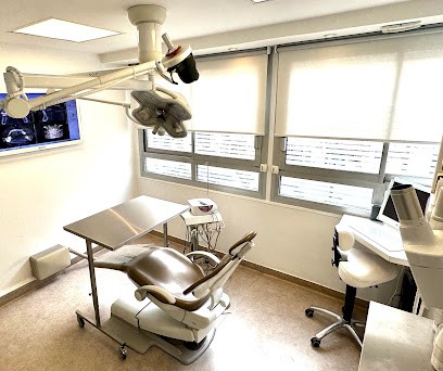 Dr Tyburczy Apolline, Chirurgien-Dentiste - Implantologie, Dentiste à Paris 19