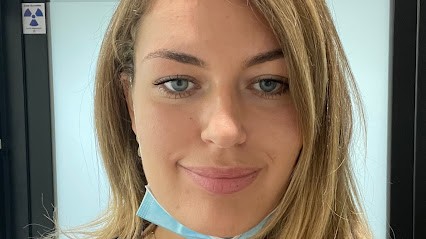 Dr Karen Hamou, Dentiste à Sèvres