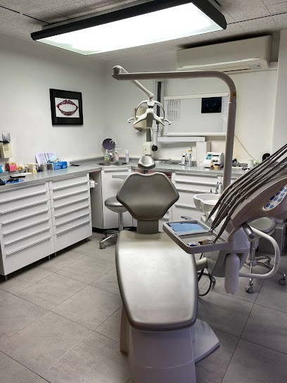 Dr. Maarek Hervé - Dental Surgeon, Dentiste à Nanterre