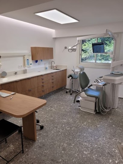 Cabinet Dentaire des Dr Sylvain SANTELLI et Sarah TASSY, Dentiste à Marseille 12