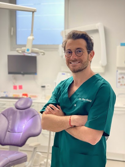 Dr Yllan RIAHI -Dentiste Courbevoie- Parodontologie - Endodontie - Couronne Dentaire - Esthétique Dentaire - Implantologie, Dentiste à Courbevoie