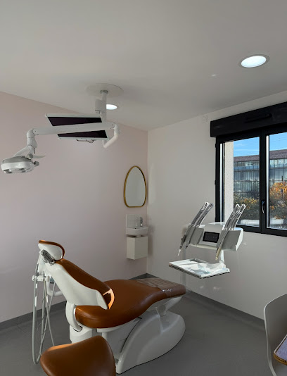 Docteur Lucile Abrial - Chirurgien-Dentiste Dentiste à Lyon 09