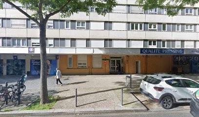 Sarlandie De La Roberti Anne, Dentiste à Vanves
