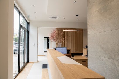 Jarod Lasseri, Dentiste à Poissy