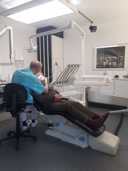 Long Christian, Dentiste à Laxou