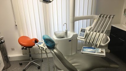 Dr Nadia SALEM GHARBI, Dentiste à Saint-Priest