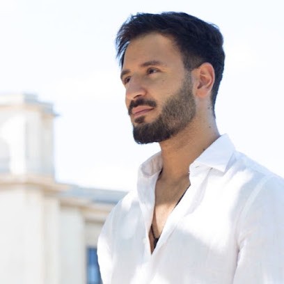 Dr. Anis REMADI ❖ Dentiste Esthétique et Alignement dentaire (Orthodontie) - Urgences et Soins Dentaires, Dentiste à Paris 08