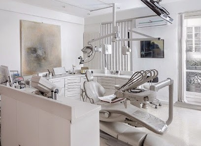 Dr. Travert Valérie - Dentist, Dentiste à Paris 08