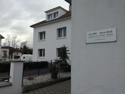 Henry Yves, Dentiste à Saint-Louis