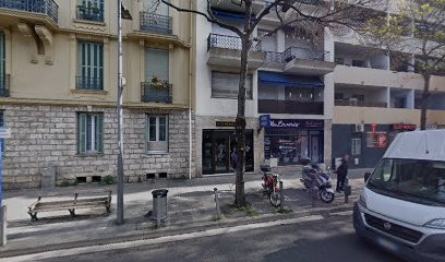 Nensi, Dentiste à Nice