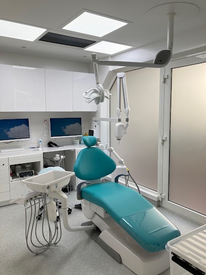 Dr. Elene Maria FISTES, Dentiste à Roquebrune-Cap-Martin