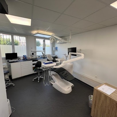 Abderemane Elamine, Dentiste à Marseille 14