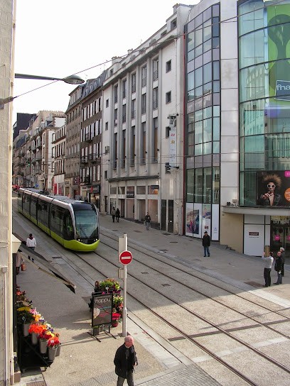 Riché Francis, Dentiste à Brest
