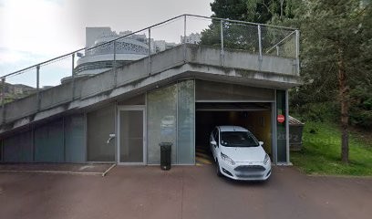 Diener Eric, Dentiste à Saint-Germain-en-Laye