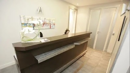 Dr Shannon LIFSCHITZ, Dentiste à Paris 17