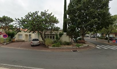 Inisan-Nicolas Anne-Thérèse, Dentiste à Saint-Seurin-sur-l'Isle