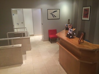 Docteur Bruno Exbrayat, Dentiste à Paris 07