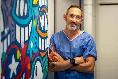 Dr Collin Matthieu chirurgien buccal et implantologue, Dentiste à Sanary-sur-Mer