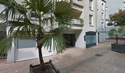 Poupy Hélène, Dentiste à Clamart