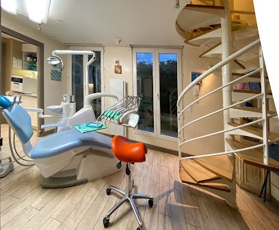 Santolini Caroline, Dentiste à Châtillon