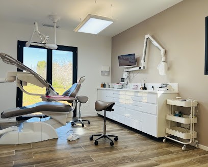 Laura CALHIOL (implantologie, Parodontie, Omnipratique), Dentiste à Marguerittes