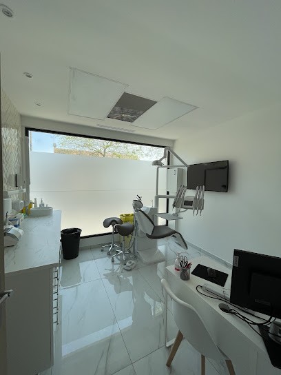 SENA Dental, Dentiste à Luisant