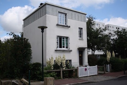 Docteur Aisha Sheikh, Dentiste au Plessis-Robinson