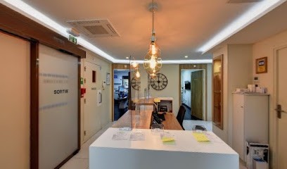 Hugues Bouquet De Joliniere, Dentiste à Nice