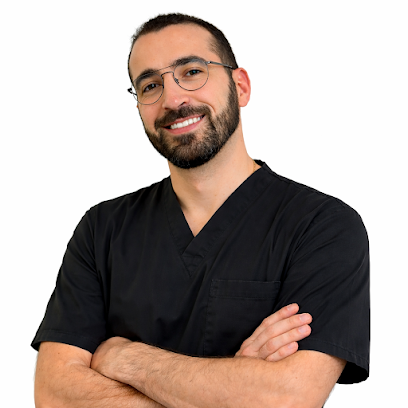 Dr Djabari Caryl Chirurgien Dentiste, Implantologie, Esthétique, Parodontologie Et Réhabilitation Complexe Dentiste à Aimargues