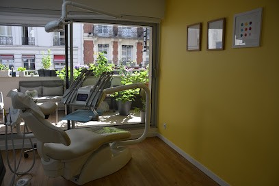 Dr Camille Famery, Dentiste à Paris 14