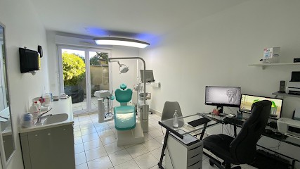 Raluca Gorgan, Dentiste à Croissy-sur-Seine