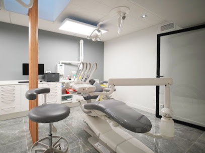Jouhaïna Bouallag - Chirurgien dentiste - Paris 13, Dentiste à Paris 13