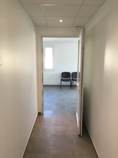 Dr Hulya AKTAS, Dentiste à Dreux