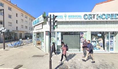 Dentiste Pierre Caumel, Dentiste à Nice