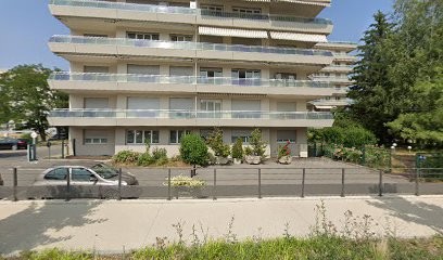 Dr. Hajrullahi Dredhza, chirugien-dentiste, Dentiste à Ferney-Voltaire