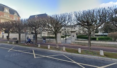 Andreu Renaud, Dentiste à Saint-Germain-en-Laye